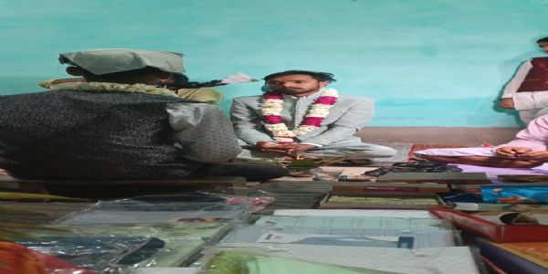 दहेज में तीन लाख रुपये की मांग पर टूटी शादी, बारात नहीं आने से हड़कंप