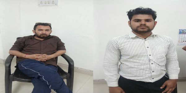 पटवारी व ग्राम प्रतिहारी तीस हजार की रिश्वत लेते गिरफ्तार 