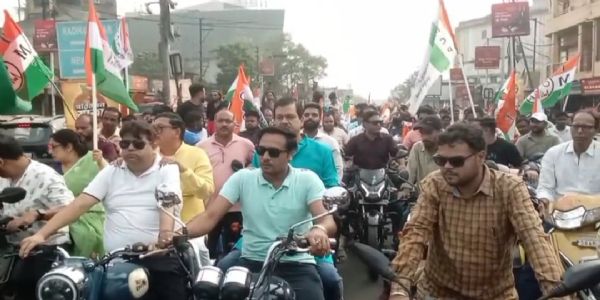 आसनसोल में तृणमूल की बाइक रैली, भाजपा के परिवर्तन यात्रा के खिलाफ निकाली गई प्रत्यावर्तन यात्रा