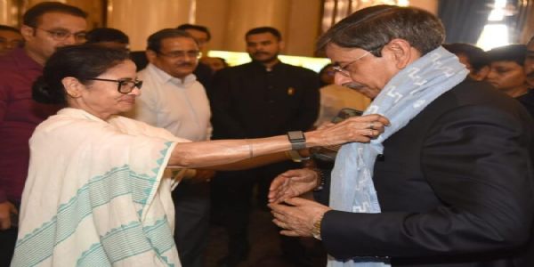 नए राज्यपाल को ममता बनर्जी का संदेश -बंगाल उनसे प्यार करता है जो बंगाल से प्यार करते हैं