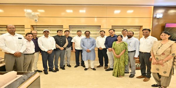 मुख्यमंत्री से आईएएस में नव प्रोन्नत अधिकारियों ने की मुलाकात