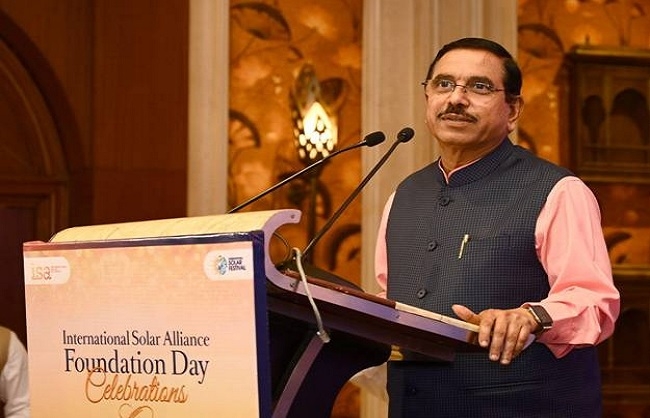 अंतरराष्ट्रीय सौर गठबंधन की स्थापना दिवस को संबोधित करते प्रल्हाद जोशी