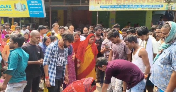 मौके पर मौजूद लोग मौके पर मौजूद लोग