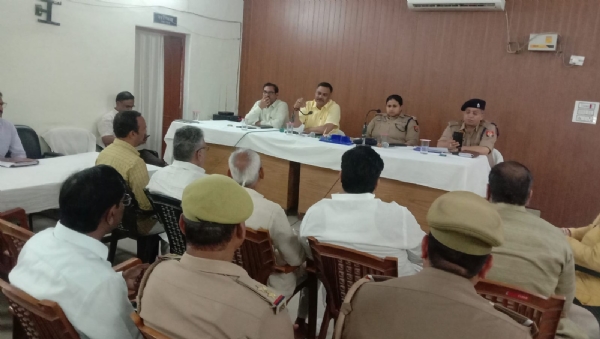 प्रशासनिक भवन विंध्याचल में श्रीविंध्य पंडा समाज, जिला प्रशासन और पुलिस प्रशासन की संयुक्त बैठक प्रशासनिक भवन विंध्याचल में श्रीविंध्य पंडा समाज, जिला प्रशासन और पुलिस प्रशासन की संयुक्त बैठक