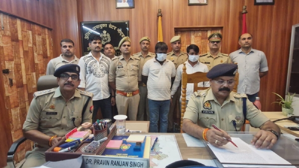 दिन में चलाते हैं कैब, रात में करते हैं चोरी, दो गिरफ्तार 10 लाख रुपए कीमत का सामान बरामद दिन में चलाते हैं कैब, रात में करते हैं चोरी, दो गिरफ्तार 10 लाख रुपए कीमत का सामान बरामद