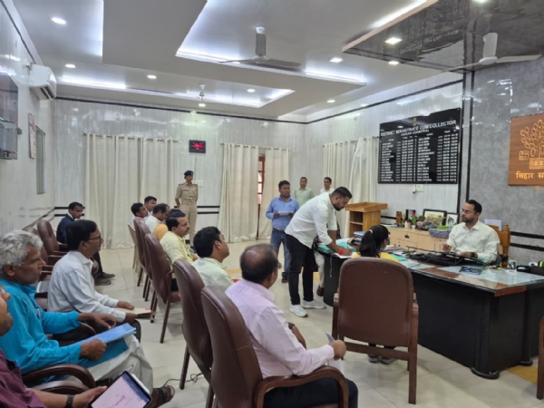 लोक शिकायत निवारण प्रशासन की सर्वोच्च प्राथमिकता: जिलाधिकारी लोक शिकायत निवारण प्रशासन की सर्वोच्च प्राथमिकता: जिलाधिकारी