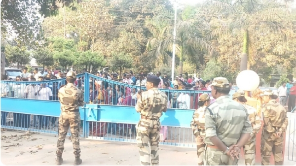 मजदूरों-ग्रामीणों का प्रदर्शन मजदूरों-ग्रामीणों का प्रदर्शन