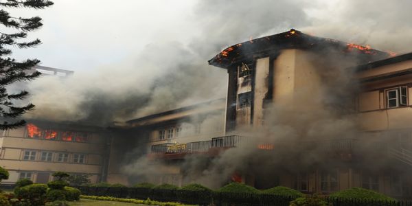 आगजनी सुप्रीम कोर्ट परिसर में आगजनी सुप्रीम कोर्ट परिसर में