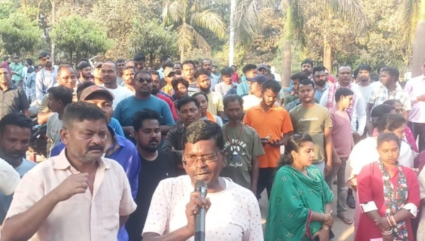 मजदूरों-ग्रामीणों का प्रदर्शन मजदूरों-ग्रामीणों का प्रदर्शन