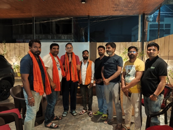 अररिया फोटो:रामनवमी रथयात्रा कमिटी के अध्यक्ष को अंग वस्त्र अररिया फोटो:रामनवमी रथयात्रा कमिटी के अध्यक्ष को अंग वस्त्र