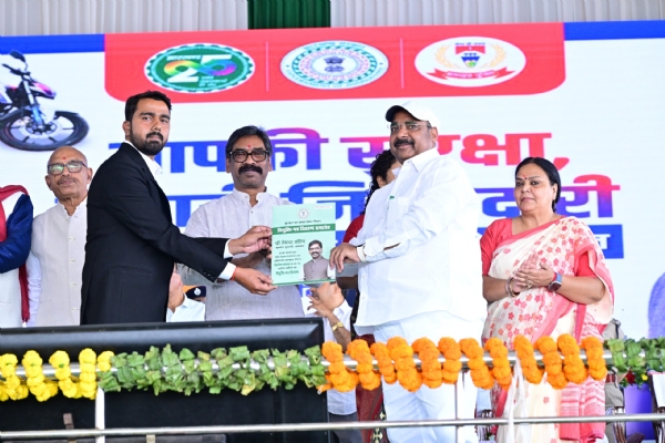 मुख्यमंत्री सहित अन्य मुख्यमंत्री सहित अन्य