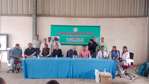 स्वास्थ्य शिविर में मौजूद चिकित्सक