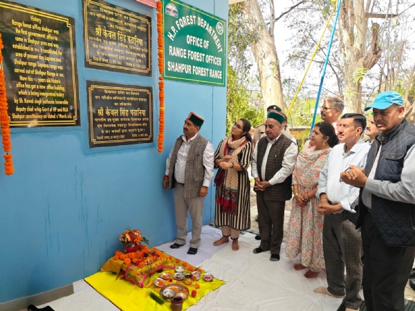 रेंज कार्यालय भवन का उद्घाटन करते हुए उपमुख्य सचेतक।