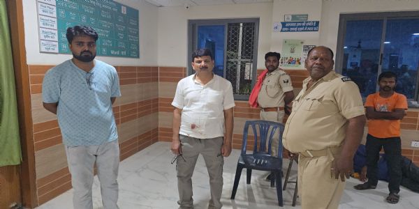 मढ़ौरा बाजार में सेंट खरीदने के विवाद में सेल्समैन की चाकू घोंपकर हत्या