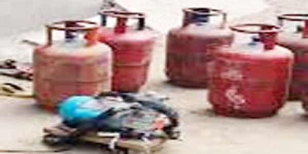 अवैध भंडारण पर प्रशासन की बड़ी कार्रवाई, 81 गैस सिलेंडर जब्त