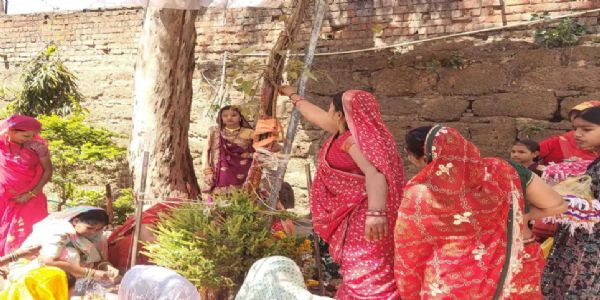 आगरमालवाः महिलाओं ने दशामाता की पूजन की व्रत रखा