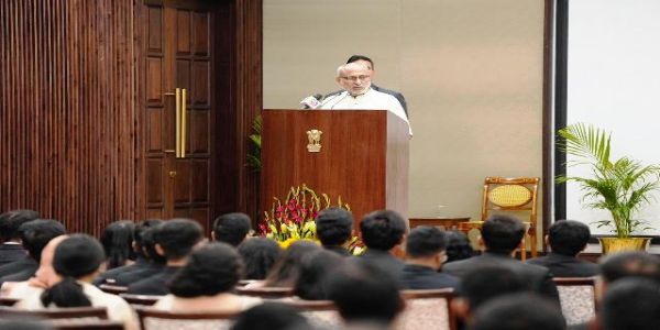 राजस्व सेवा अधिकारी देश की वित्तीय शक्ति के संरक्षक : उपराष्ट्रपति