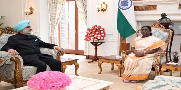 दिल्ली के उपराज्यपाल ने राष्ट्रपति से की मुलाकात