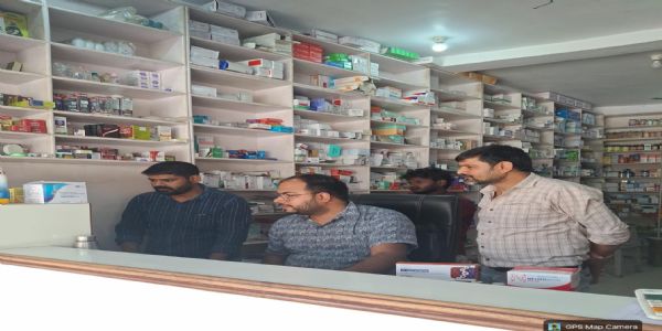 शासन के निर्देश पर जौनपुर में थोक मेडिकल फर्मों का भौतिक सत्यापन शुरू