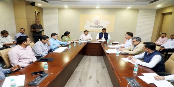 मप्र के सभी जिलों में एलपीजी गैस की नियमित आपूर्ति सुनिश्चित की जाए : उप मुख्यमंत्री देवड़ा