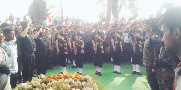 दुर्गापुर के शहीद जवान अजय जायसवाल को सैन्य सम्मान के साथ अंतिम विदाई दी गई