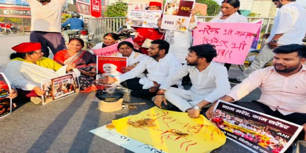 गैस किल्लत व महंगाई के विरोध में सपा की महिला सभा ने किया प्रदर्शन