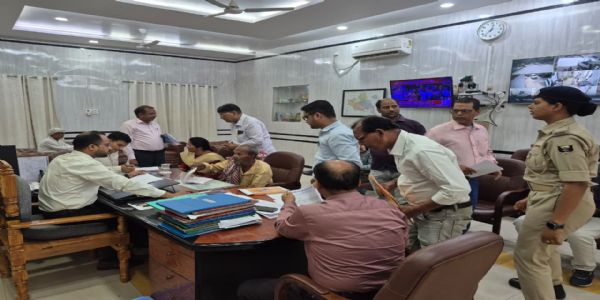 जिलाधिकारी ने 66 फरियादियों की सुनी समस्याएँ