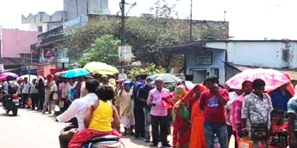 हरिपाल में किसानों को आलू बिक्री के लिए टोकन वितरण शुरू, लंबी कतारें