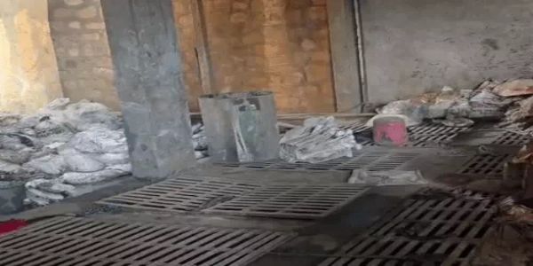 कपड़ा फैक्ट्री में स्लज टैंक की सफाई करते समय जहरीली गैस से तीीन मजदूरों की मौत