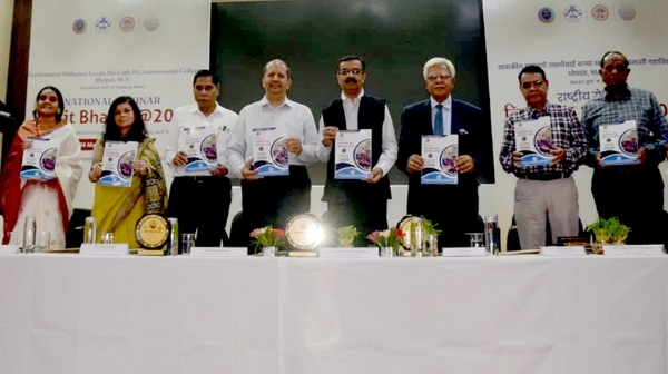 अपर मुख्य सचिव अनुपम राजन ने राष्ट्रीय संगोष्ठी में स्मारिका एवं मोनोग्राफ का विमोचन/लोकार्पण किया अपर मुख्य सचिव अनुपम राजन ने राष्ट्रीय संगोष्ठी में स्मारिका एवं मोनोग्राफ का विमोचन/लोकार्पण किया