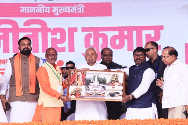 समृद्धि यात्रा: मुख्यमंत्री ने खगड़िया जिले को 304 करोड़ रुपये की दी सौगात, 319 विकास योजनाओं का उद्घाटन एवं शिलान्यास समृद्धि यात्रा: मुख्यमंत्री ने खगड़िया जिले को 304 करोड़ रुपये की दी सौगात, 319 विकास योजनाओं का उद्घाटन एवं शिलान्यास