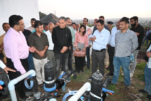 एचपी शिवा क्लस्टर का दौरा कर परियोजना के अंतर्गत किए जा रहे कार्यों का निरीक्षण करते हुए।