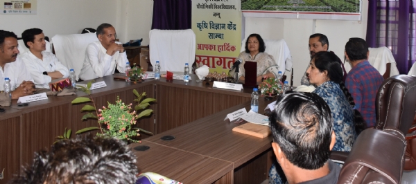 किसानों के लिए जैविक खेती व औषधीय पौधों पर प्रशिक्षण कार्यक्रम आयोजित किसानों के लिए जैविक खेती व औषधीय पौधों पर प्रशिक्षण कार्यक्रम आयोजित