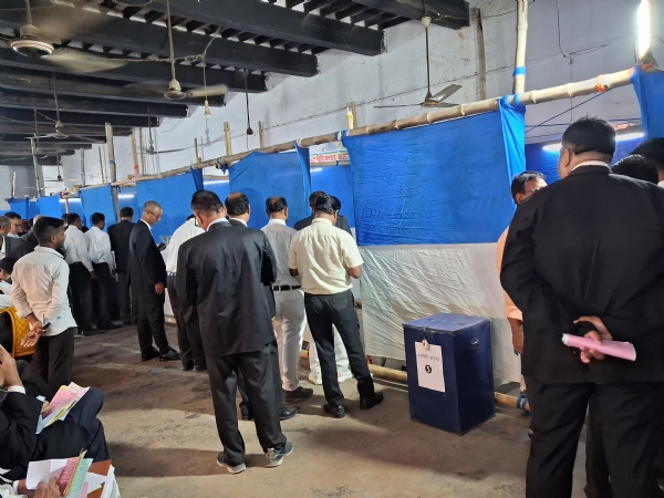 सारण विधि मंडल के चुनावी मैदान में कई उम्मीदवारों के किस्मत बैलट बॉक्स में बंद सारण विधि मंडल के चुनावी मैदान में कई उम्मीदवारों के किस्मत बैलट बॉक्स में बंद