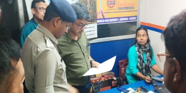 एसडीओ आसनसोल ने गैस एजेंसी का किया निरीक्षण