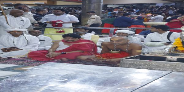 उज्जैनः दादा गुरु ने किये ज्योतिर्लिंग भगवान महाकालेश्वर के दर्शन