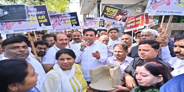 गैस सिलेंडर की कमी से रेस्तरां और ऑनलाइन खाद्य आपूर्ति प्रणालियों के बंद होने से गिग और प्लेटफॉर्म वर्कर्स प्रभावित : कांग्रेस