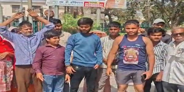 खाटू धाम के दर्शन के लिए हाथरस का भक्त राजू निकला पैदल