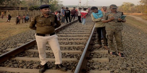 रेल लाइन पर मिला दो युवकों का शव, जांच में जुटी पुलिस