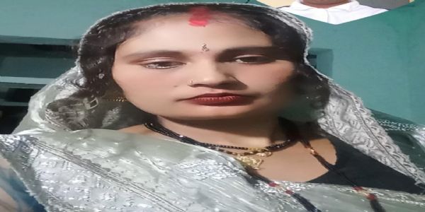 चौकी के पास बाइक सवार बदमाशों ने उड़ाया बैग, महिला की मौत