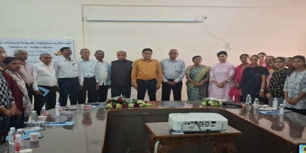 वृद्धावस्था में संतुलित आहार और सक्रिय जीवनशैली से स्वस्थ : डॉ. महेंद्र सिंह