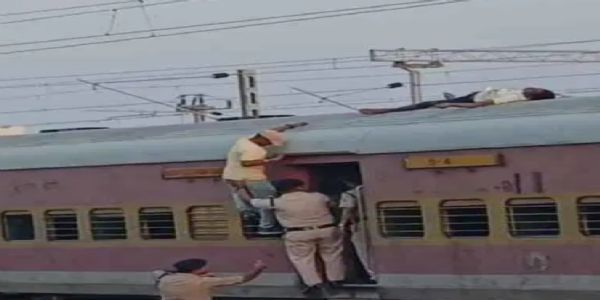 ट्रेन की छत पर चढ़ने से युवक हाईटेंशन तार की चपेट में आया, गंभीर रूप से झुलसा