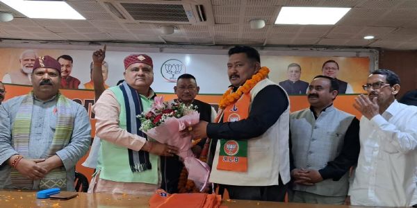 पिथौरागढ़ में भाजपा का विस्तार : मुनस्यारी नगर पंचायत अध्यक्ष समेत सैकड़ों लोग शामिल