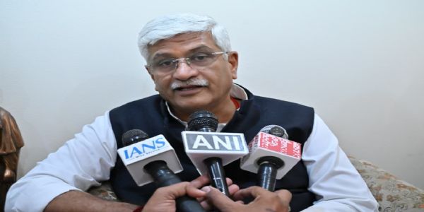 गैस संकट पर कांग्रेस फैला रही भ्रम : शेखावत