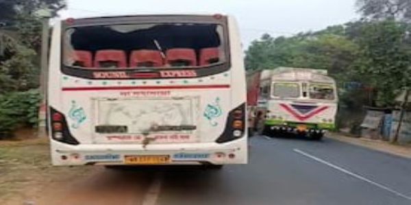 ब्रिगेड रैली से पहले बेलदा में भाजपा समर्थकों की बस पर हमला, वाहन में तोड़फोड़ का आरोप
