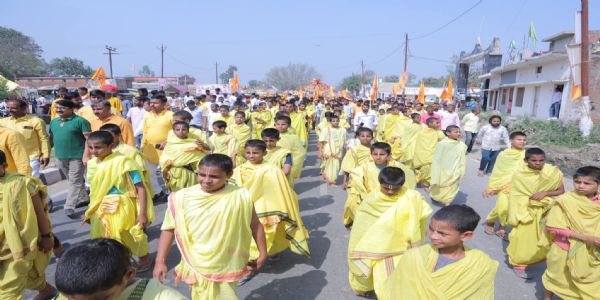वैदिक मंत्रोच्चार के साथ भव्य शोभायात्रा, देवाराधन पूर्वक श्रीमद्भागवत कथा का शुभारंभ