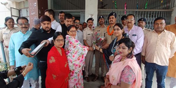 इंडो -नेपाल चैम्बर ऑफ कॉमर्स ने नवपदस्थापित आईपीएस अधिकारी हेमंत सिंह को किया सम्मानित