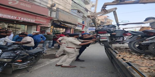 सारण में यातायात नियमों के तहत 21 वाहन जब्त