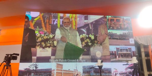 कोलकाता से वर्चुअल माध्यम से रेल परियोजनाओं का लोकार्पण करते प्रधानमंत्री नरेंद्र मोदी। कोलकाता से वर्चुअल माध्यम से रेल परियोजनाओं का लोकार्पण करते प्रधानमंत्री नरेंद्र मोदी।