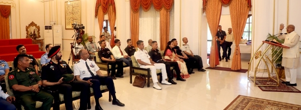 राज्यपाल मंगुभाई पटेल ने राष्ट्रीय रक्षा महाविद्यालय के अध्ययनरत अधिकारियों को किया संबोधित